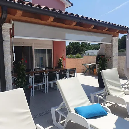 Semesterbostad Nikol *