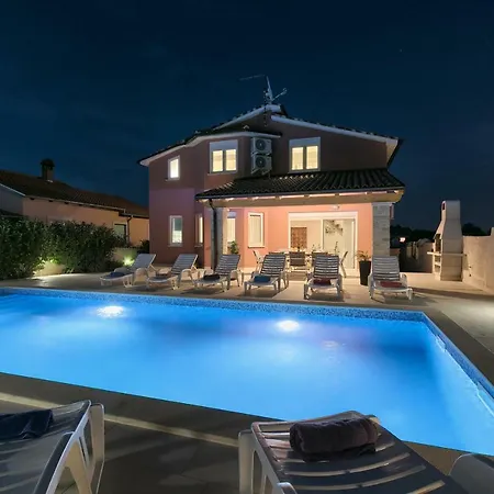 Hébergement de vacances Nikol