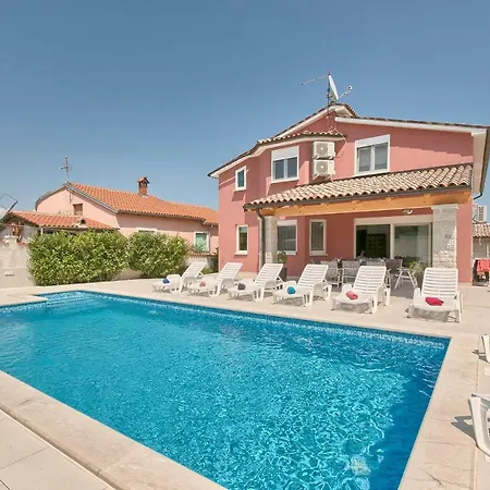 Holiday home Holiday Nikol Pula