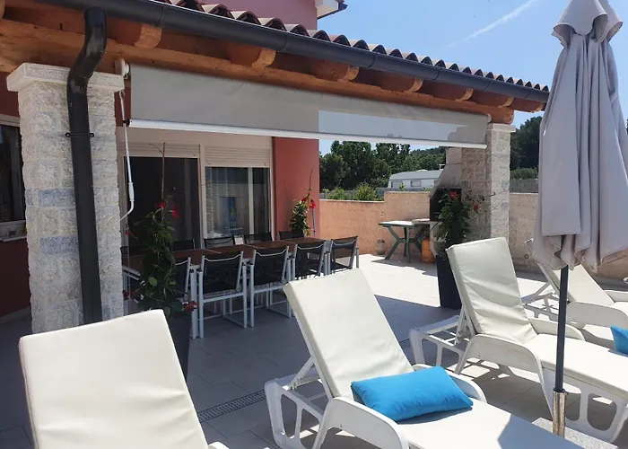 Semesterbostad Nikol *