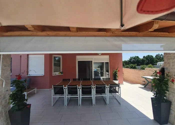 Semesterbostad Nikol Pula