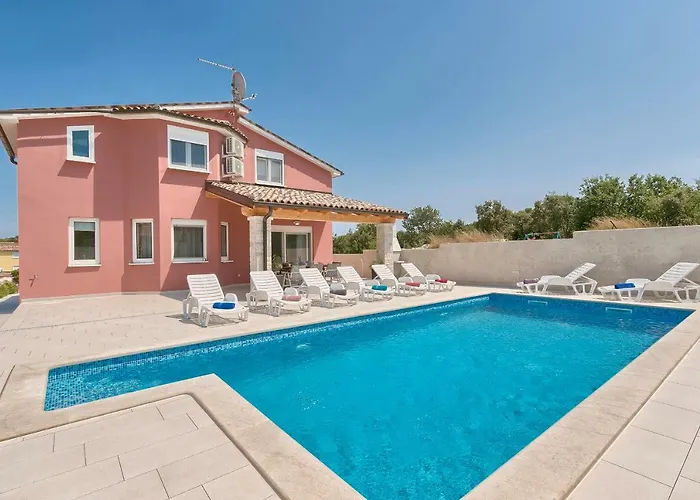 Nikol Semesterbostad Pula