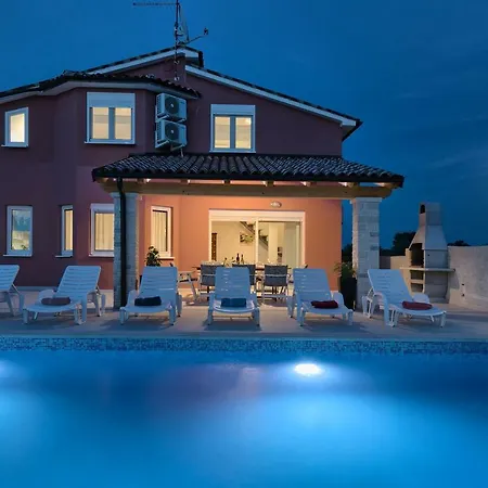 Holiday Nikol * Pula