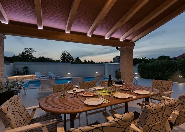 Holiday Nikol Vikendica *